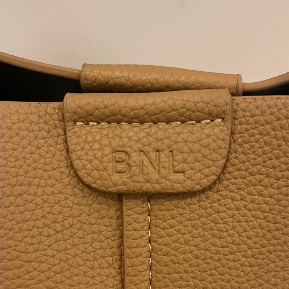 BNL Pebbled Leather Top Handle Crossbody Bucket Bag Beige - Picture 2 of 5